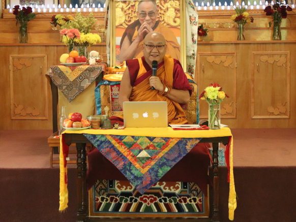Geshe Thupten Phelgye teaching 